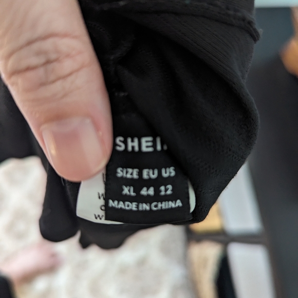 Workout Top 🌺 - Picture 3 of 4